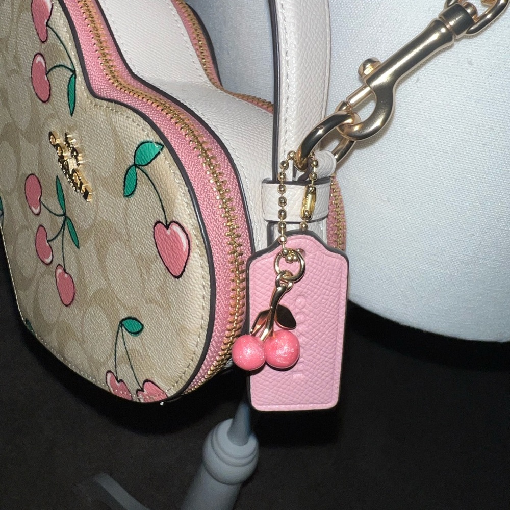 Coach Heart Shoulder Bag - Picture 3 of 5